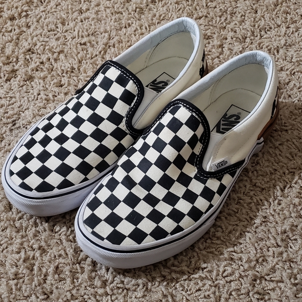 SLIP ON CHECKERED VANS